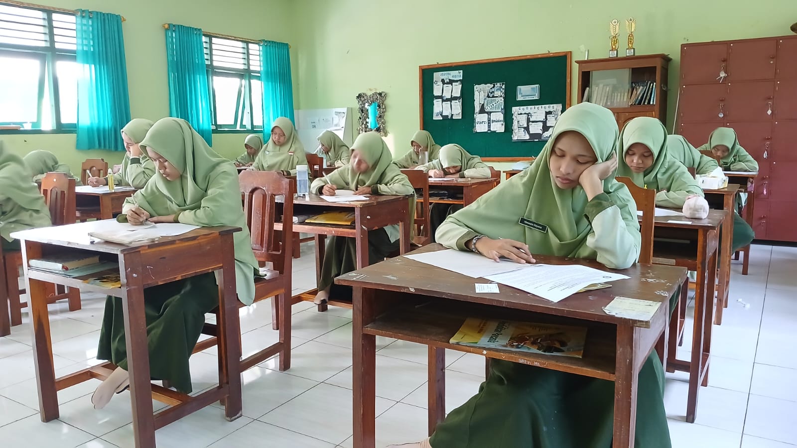 Asesmen Sumatif Akhir Tahun di MA Nuurul Waahid Purworejo Berjalan Lancar dan Tertib