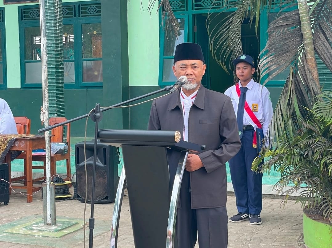 Santri Ponpes Nurul Wahid Teguhkan Semangat Kepahlawanan pada Upacara HUT RI ke-81